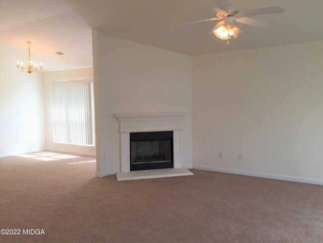 Building Photo - 753 Royal Oaks Dr