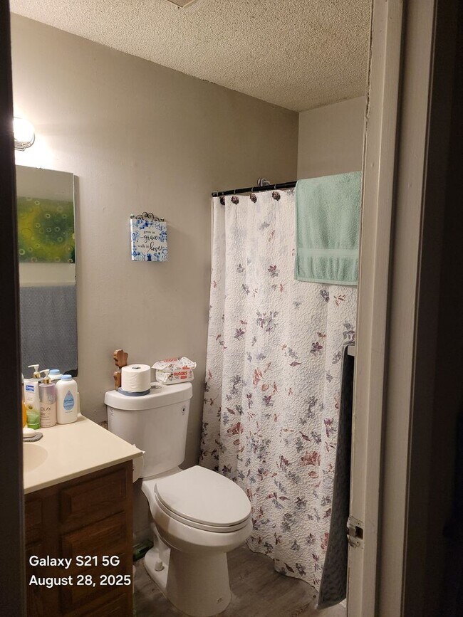 Building Photo - 1 Bedroom, 1 Bath Apartment at Seahawk Squ...