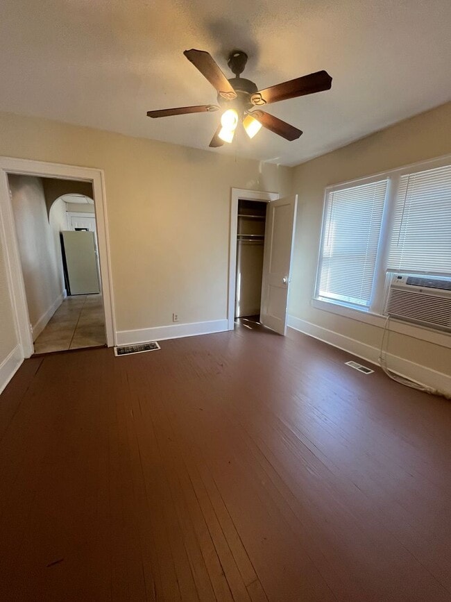 Building Photo - 943 Central-2