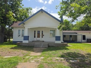 Building Photo - 101 Hackberry St