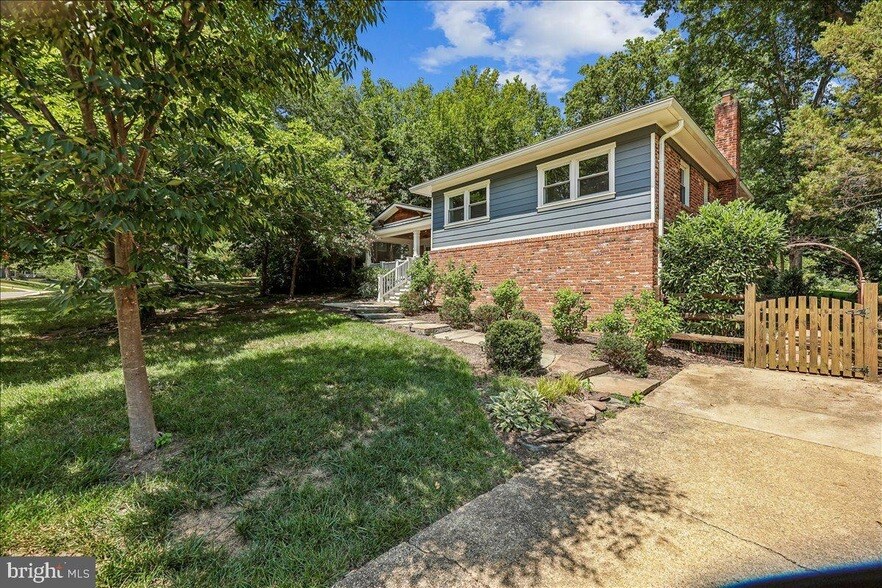 Photo - 8109 Bainbridge Road Unit