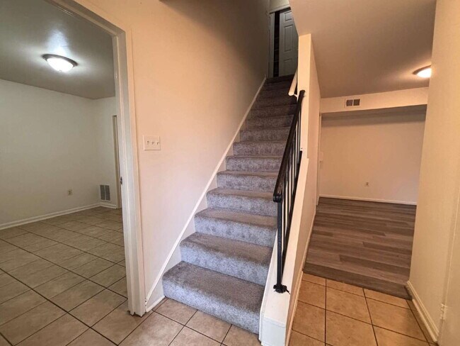 Foto del edificio - Charming Townhome in Prime Annandale Location