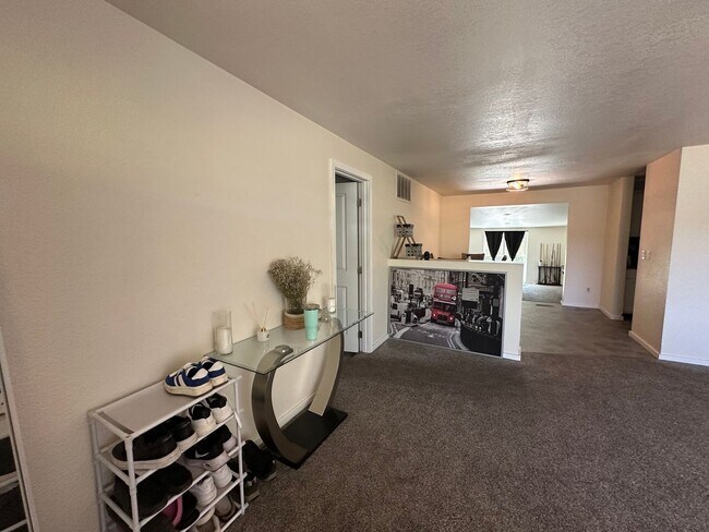 Foto del edificio - 3 Bed 1 Bath Home in Ferndale with Fenced Backyard