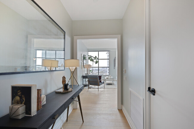 Foyer/Entry View - 1001 Julia St