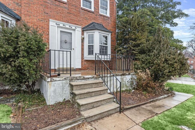 Foto del edificio - 8336 Wyton Rd