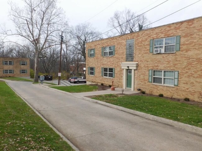 Building Photo - 825 S Grand Ave