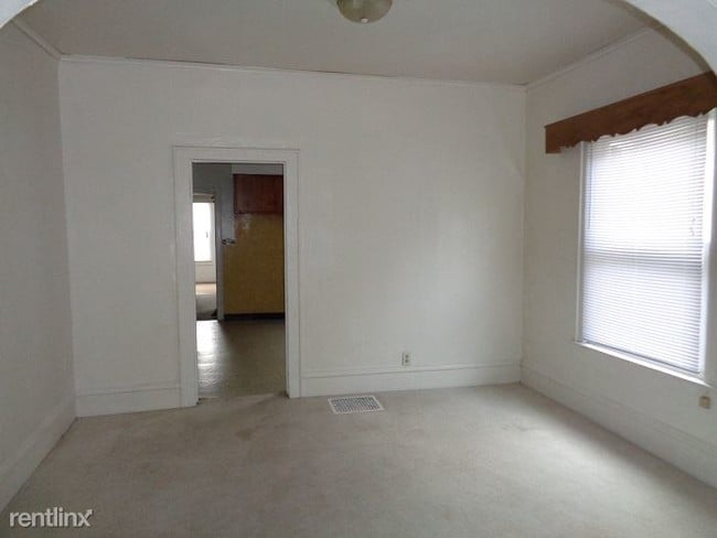 Building Photo - 4 br, 1 bath  - 1538 Hoyt St Apt 1