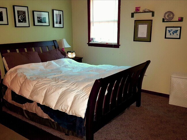 Bedroom - 131 E Washington St