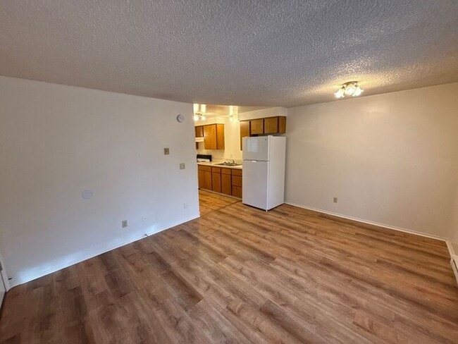 Building Photo - 160 Manbrin Dr NE