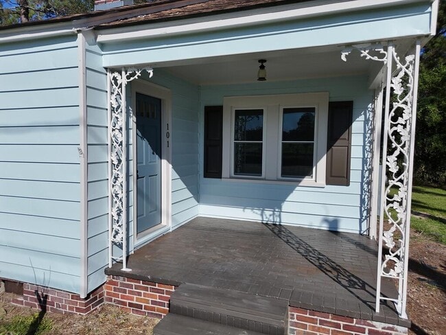 Building Photo - 101 Myrtle Dr