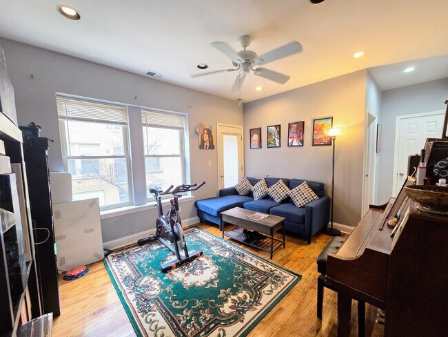 Foto del edificio - 4716 N Bernard St