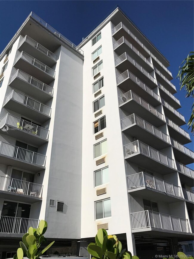 Building Photo - 1255 Collins Ave