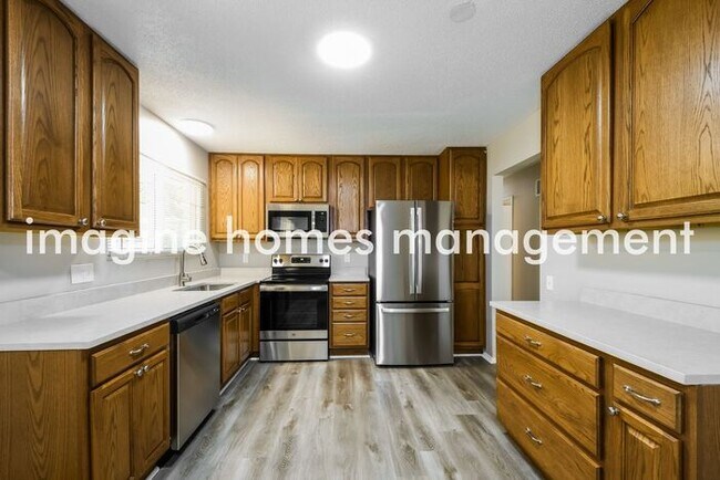 Building Photo - Convenient Location! 3 Bedroom Home in Meh...