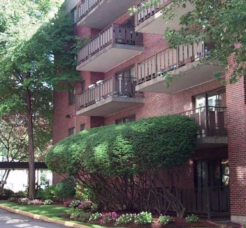 320 Hammond Pond Pkwy Unit 201, Chestnut Hill, MA 02467 Apartments in