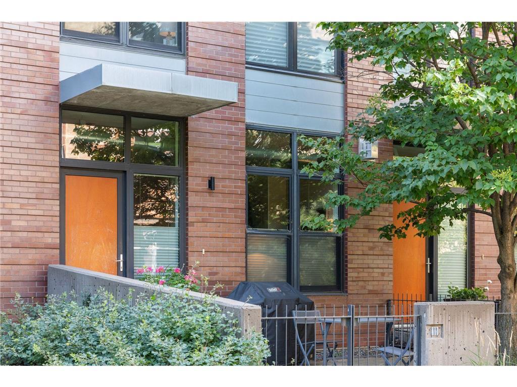 Primary Photo - 200 Park Ave
