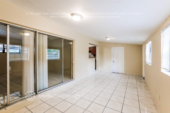 Building Photo - 1120 NE 160th St
