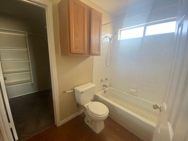 Foto del edificio - 2706 Westhampton Ct