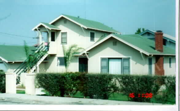 Building Photo - 2451 Lomita St