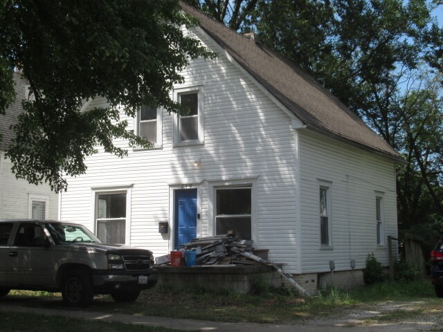 Building Photo - 210 W Charles St