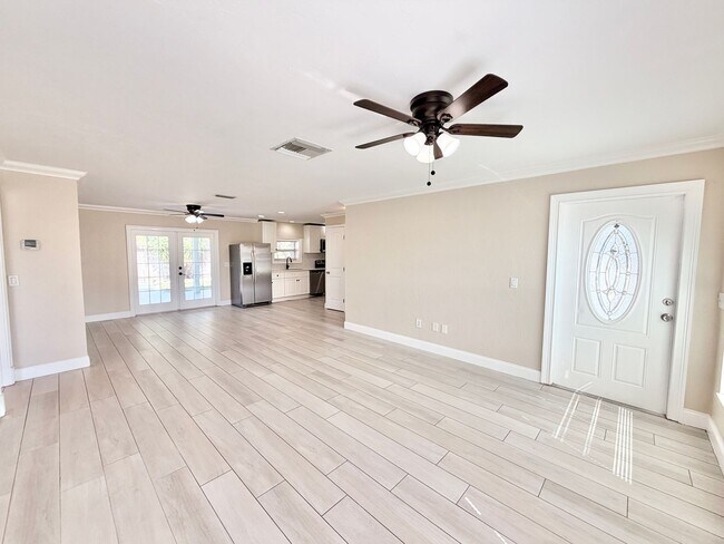 Building Photo - ** POINCIANA VILLAGE ** 4 BED / 2 BATH - SINGLE FAMILY - CENTRAL NAPLES - PET OK! - ANNUAL RENTAL