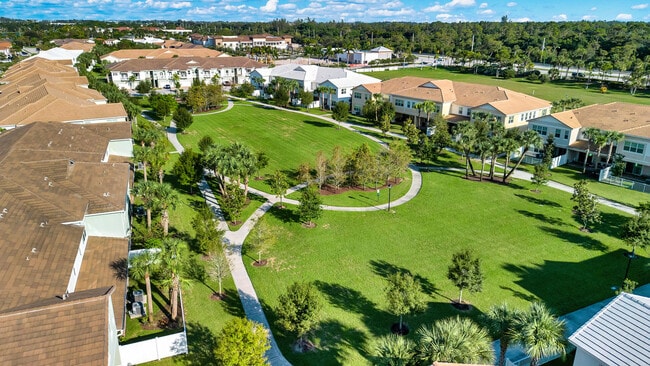 Foto del edificio - 94 Palm Ln