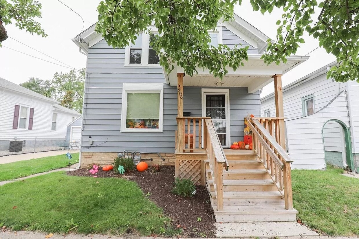 506 65th St, Kenosha, WI 53143 Townhome Rentals in Kenosha WI