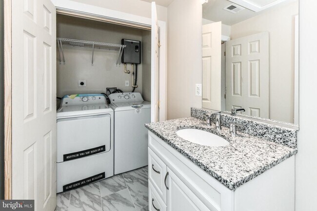 Foto del edificio - 845 Upshur St NW