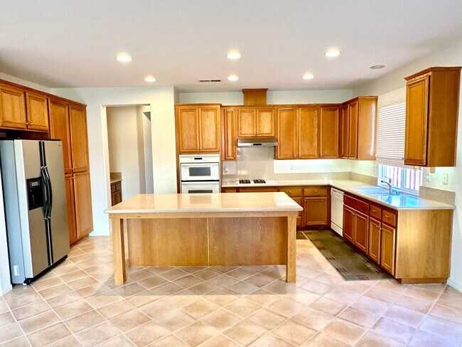 Building Photo - Stunning Single-Story Home in 55+ Communit...