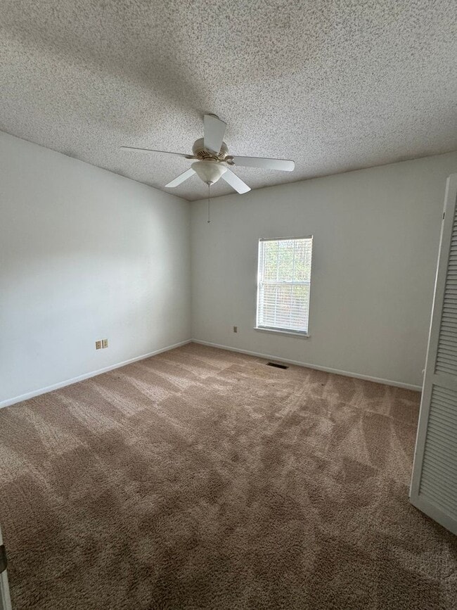 Building Photo - Lakewood Commons Available Now!