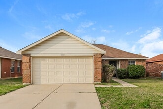 Building Photo - 1329 Castle Ridge Rd