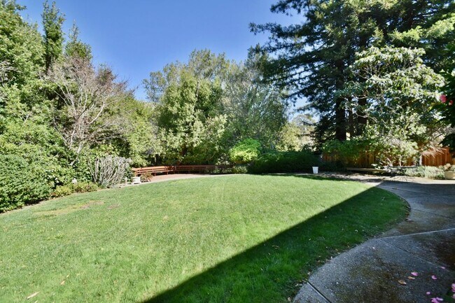 Building Photo - 22 Mt Wittenburg Ct