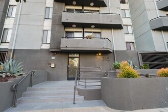Building Photo - 315 South Virgil Ave