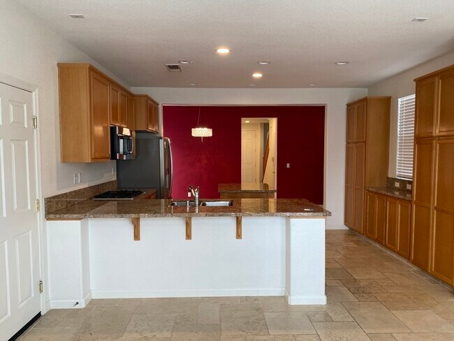 Building Photo - 668 Granite Ln