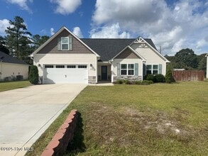 Building Photo - 206 Rowland Dr
