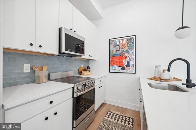 Building Photo - 3037 Richmond St