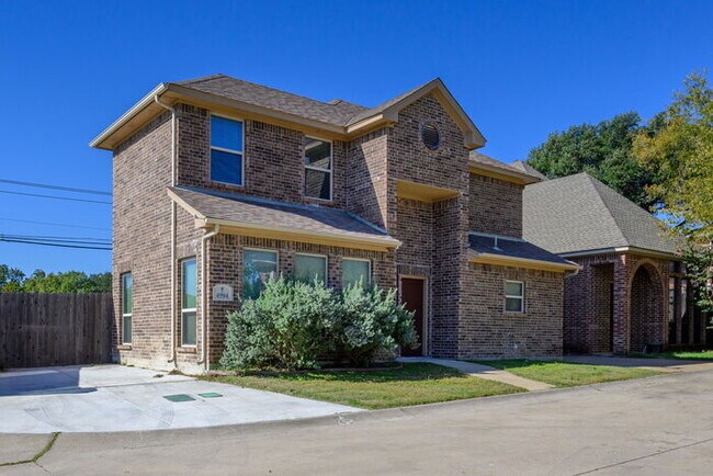 Foto del edificio - 4904 Ridglea Hills Court