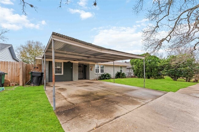 Building Photo - 3122 Sunnydale Dr