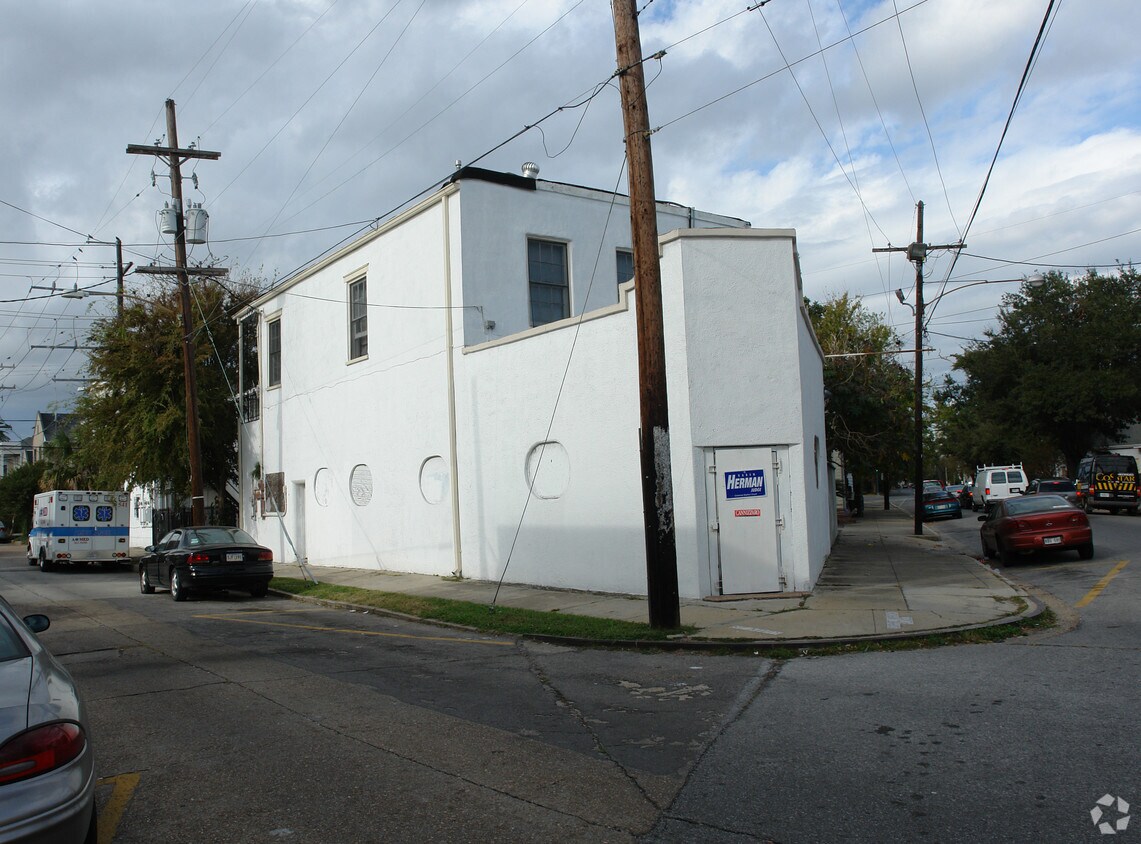 Primary Photo - 1827 Sophie Wright Pl