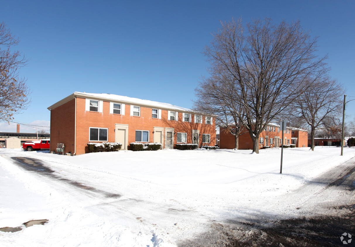 Building Photo - Yearling Apartments