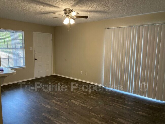 Foto del edificio - 6040 Calloway Ct