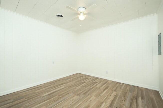 Foto del edificio - 449 W Main St