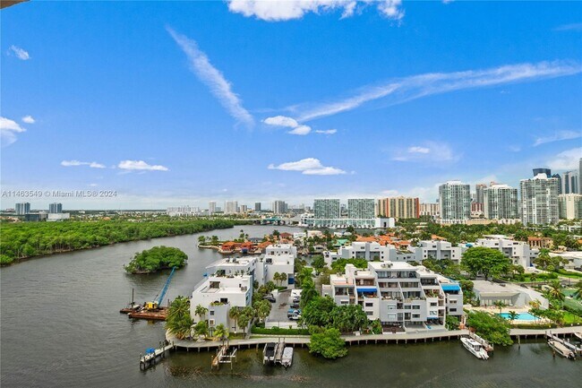Building Photo - 400 Kings Point Dr