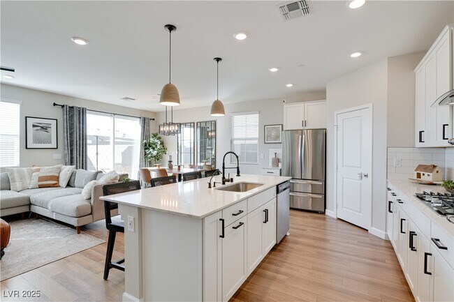 Building Photo - 2405 Fasano St