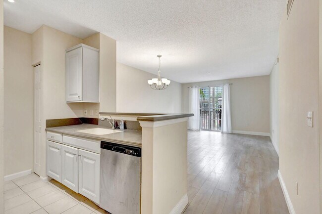 Building Photo - 780 S Sapodilla Ave