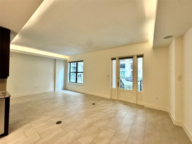 Building Photo - 2303 Middle St