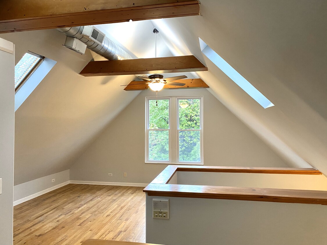 Foto principal - 2901 N Seeley Ave