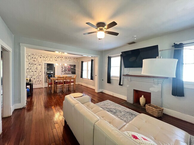 Building Photo - "Charming Historic Downtown Fort Myers Hom...