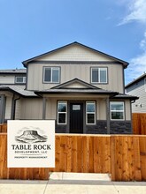 Building Photo - 1121 Annalise St