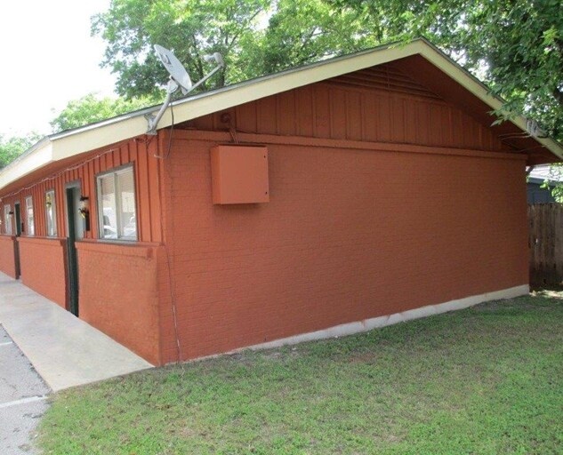 Building Photo - Monticello Apartments
