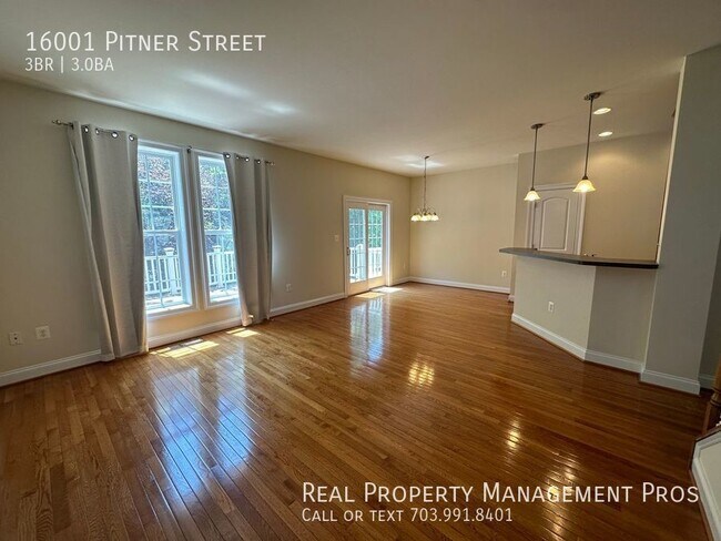 Building Photo - Qualify for a zero deposit? End unit backi...